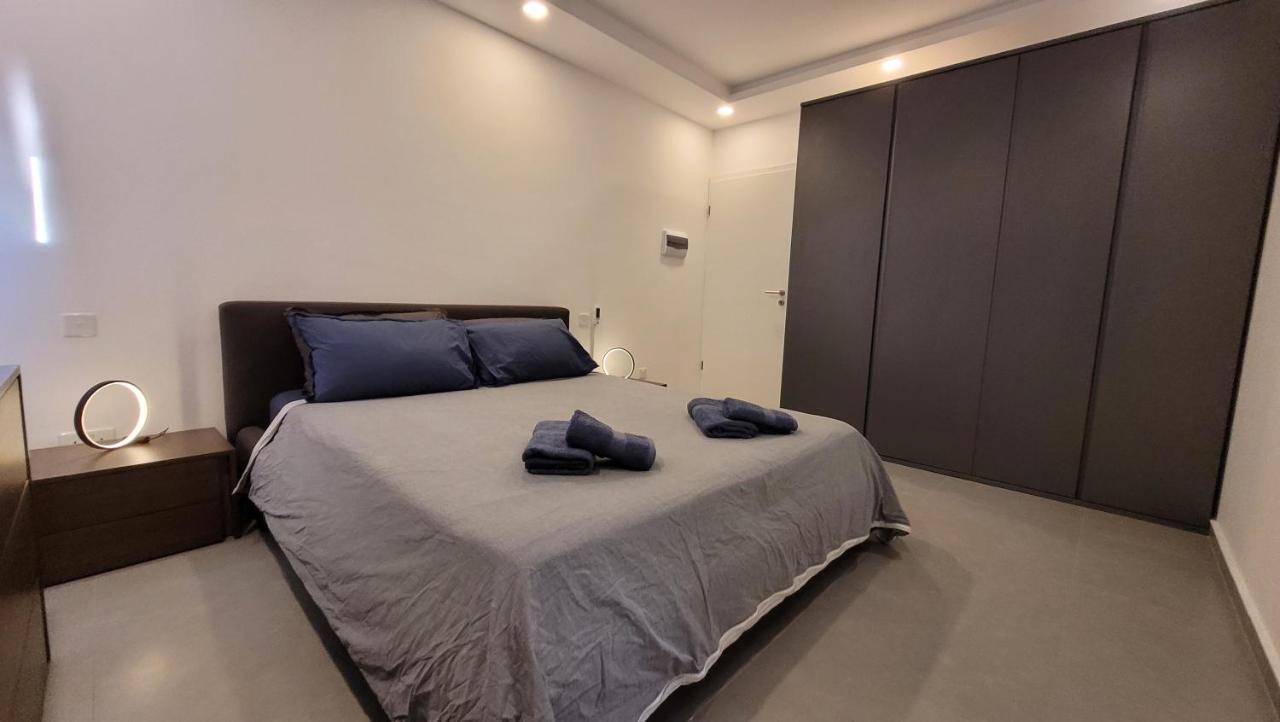 Stylish - Modern - Large Terrace - 2 Bed - 200 M From Sea - Fully Air Con Διαμέρισμα Σεντ Πόλς Μπέι Εξωτερικό φωτογραφία
