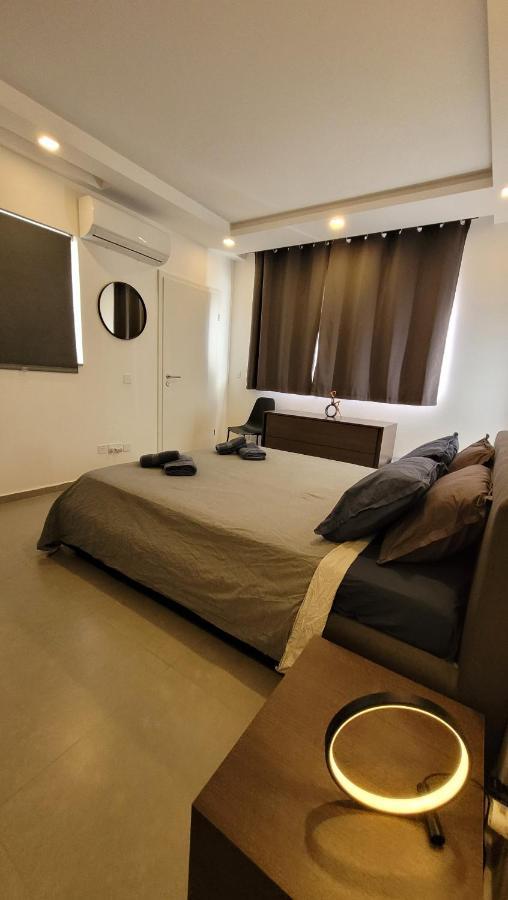 Stylish - Modern - Large Terrace - 2 Bed - 200 M From Sea - Fully Air Con Διαμέρισμα Σεντ Πόλς Μπέι Εξωτερικό φωτογραφία