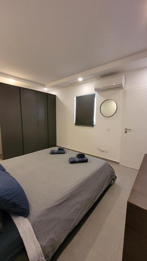 Stylish - Modern - Large Terrace - 2 Bed - 200 M From Sea - Fully Air Con Διαμέρισμα Σεντ Πόλς Μπέι Εξωτερικό φωτογραφία