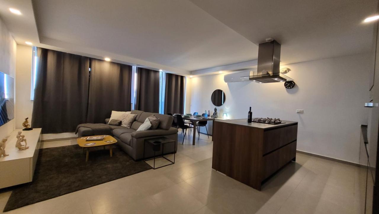 Stylish - Modern - Large Terrace - 2 Bed - 200 M From Sea - Fully Air Con Διαμέρισμα Σεντ Πόλς Μπέι Εξωτερικό φωτογραφία