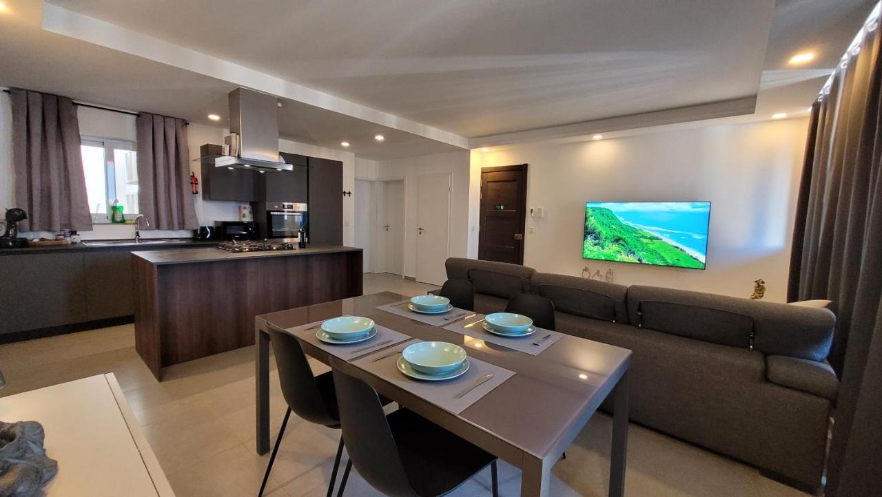 Stylish - Modern - Large Terrace - 2 Bed - 200 M From Sea - Fully Air Con Διαμέρισμα Σεντ Πόλς Μπέι Εξωτερικό φωτογραφία